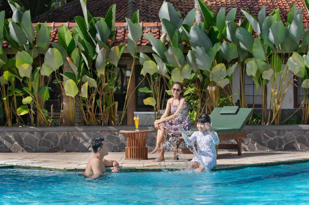 Sunrise Beach Hotel Pangandaran Buitenkant foto