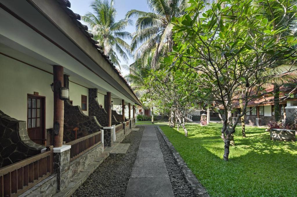 Sunrise Beach Hotel Pangandaran Buitenkant foto