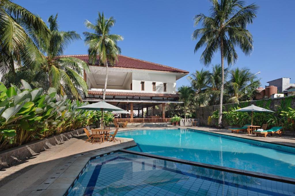 Sunrise Beach Hotel Pangandaran Buitenkant foto